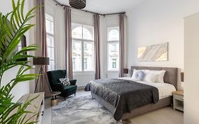 Lh Gallery Apartments